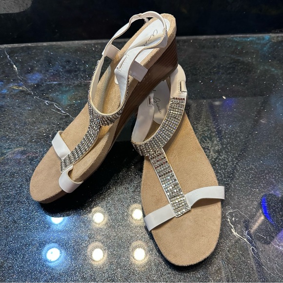 Amelia Grace Elegant White Sandals with Rhinestone Detailing size 10 - Picture 1 of 9